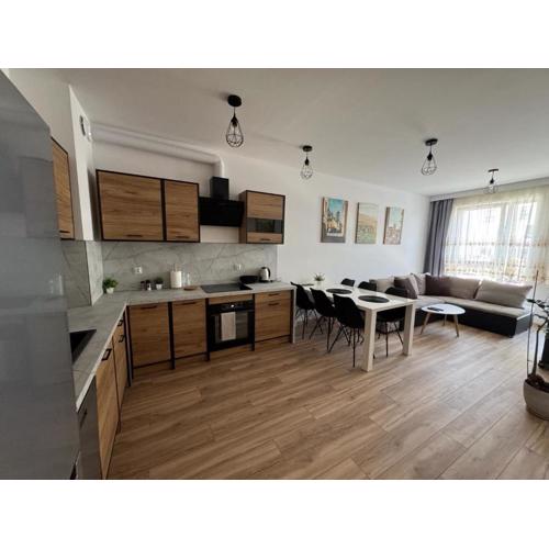 Kotlina Kłodzka - Apartament na wyłączność na Letniej , 63 m , 2 sypialnie , salon z aneksem kuchennym , balkon , podziemny garaż FREE