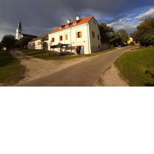 Köveskál Panzió