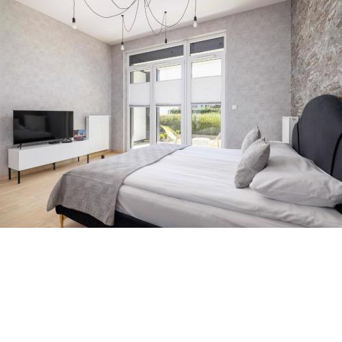 Kraków Studio with Parking & Terrace near Zalew Bagry by Renters Prestige