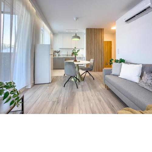 Krakowska Oaza Komfortu - Apartament Premium z Garażem