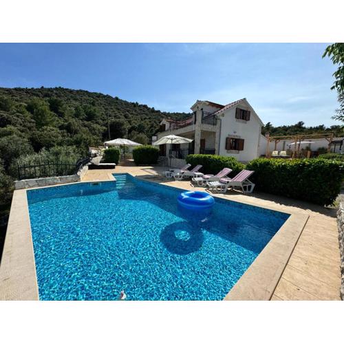 Kristal House