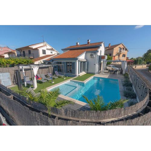 Kuntrada 45 Holiday Home - Heated & Kids Pool