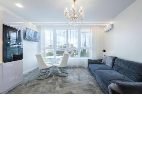 Kyiv White Apartment Victory