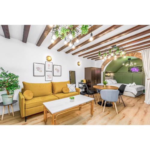 La Bestia Deluxe Studio Apartment