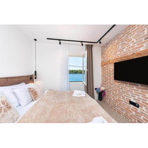 La Riva Luxury Rooms
