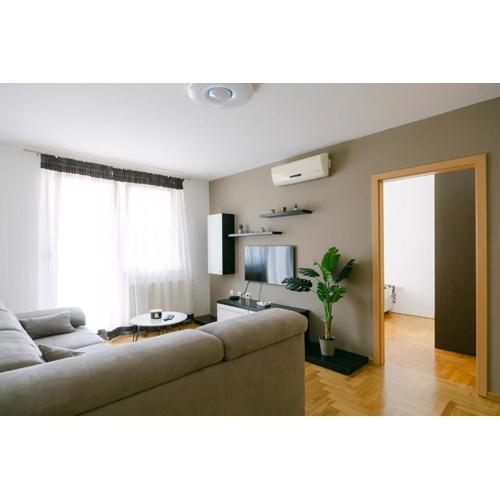 Ladenta apartman***