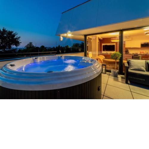 LAKE MOMENTS - Emerald Penthouse