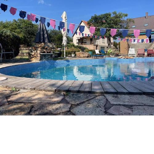 LakePark Garden Villa with swimming pool & park