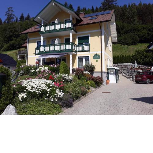 LANDHAUS JASMIN ausgezeichnet mit 4 Kristallen - FW Sarsteinblick
