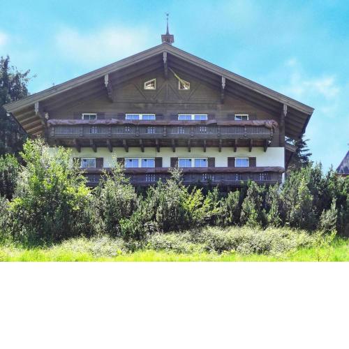 Landhaus Salzburg, Dienten