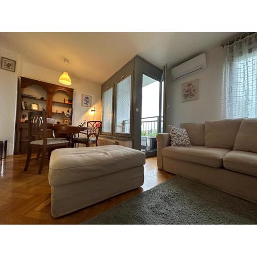 Lanište - Prelijep stan, balkon, wifi + besplatan parking