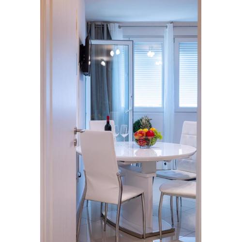 Laplace Apartment