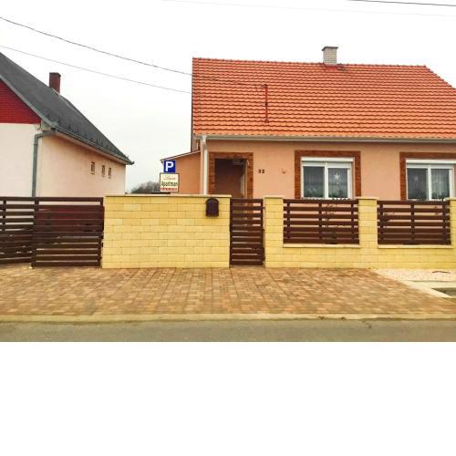Lara Apartman