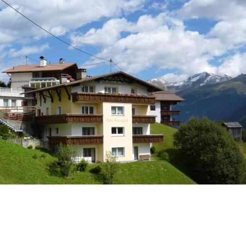 Large 4-room apartment with mountain view