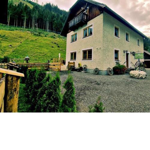 Large detached holiday home in Muhr