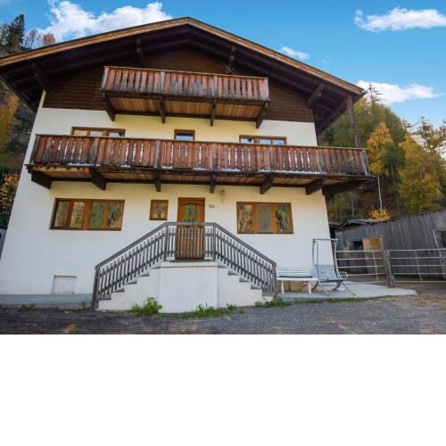 Large farmhouse only 8 km from Sölden