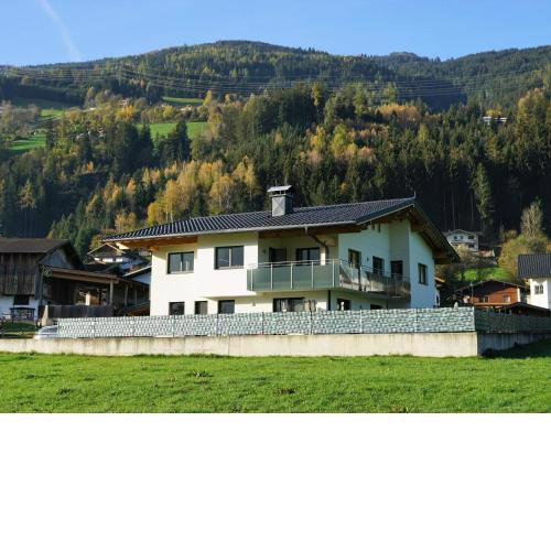 Large holiday flat in Kaltenbach near the ski area