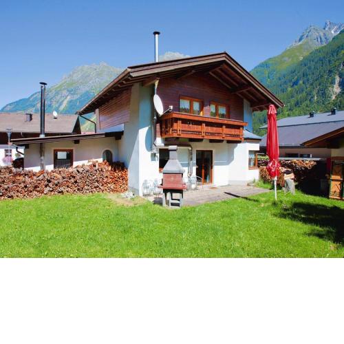 Large holiday home with garden and balcony in Ötztal