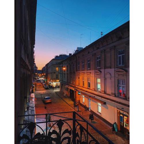 Large & modern flat with balcony in heart of Lviv