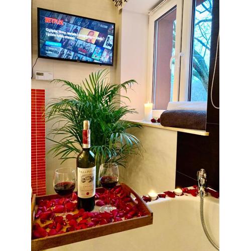 LAS SŁUPSKI PREMIUM LOVE APARTAMENT NR5 Wifi Netflix Smart TV50 full kitchen double bathtub up to 4 people full pleasure quality stay