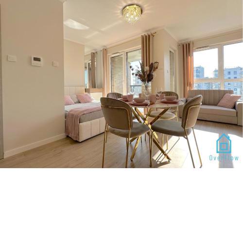 Laura Apartment with Sauna & Gym, 5 Min to Baltic Sea & Polsat Plus Arena