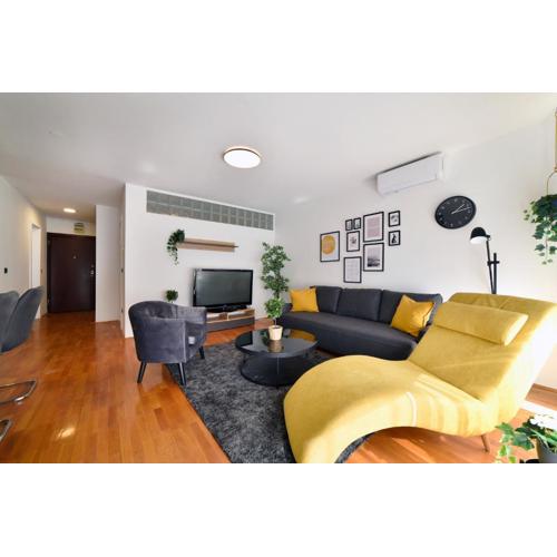 Lavir Apartment with parking