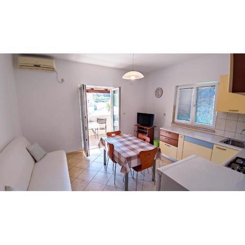 Leana Apartments , island of Brač