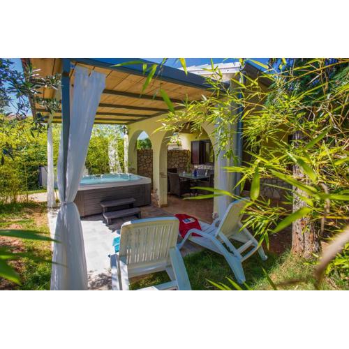 Lee house, WI-FI,FREE PARKING, HOT TUBE