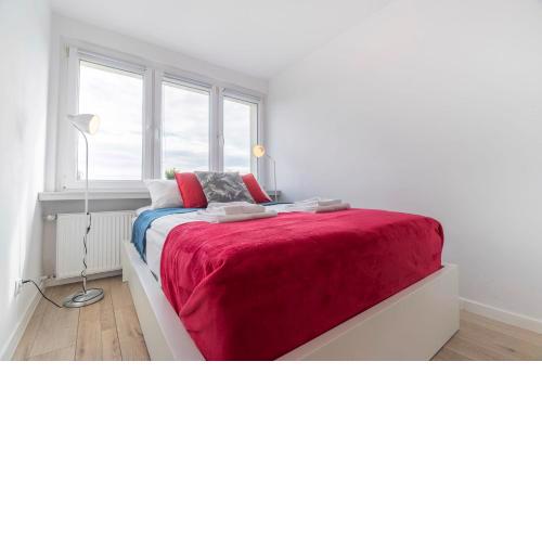 Legnicka Apartment Close to the City Center of Wrocław by Rent like home