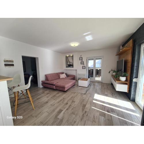Lelo apartment with jacuzzi and free parking
