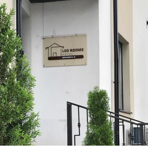 Leo Rooms