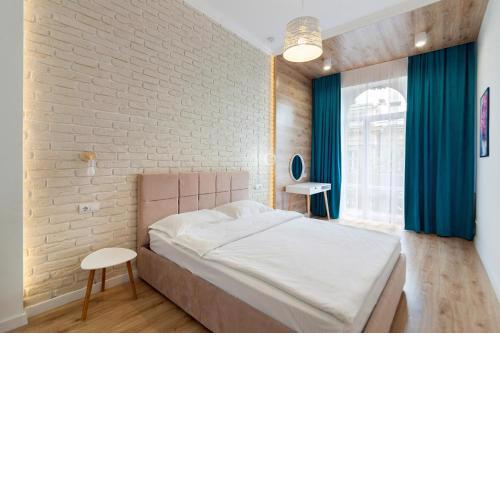 LEOGRAND Three Bedrooms VIP Apartments on Kniazia Romana 12