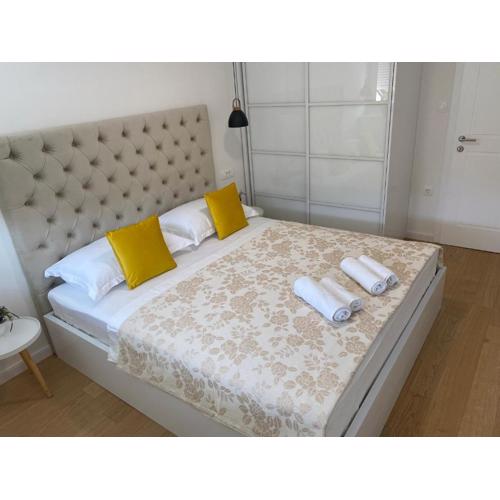 Leonid Apartment