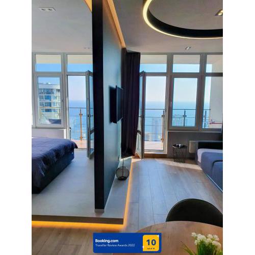 Level 24 - Sea & Sky View Apartment