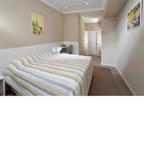 light hotel & hub