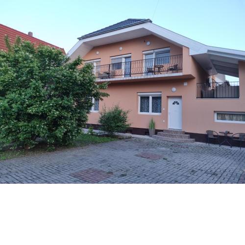 Lilian apartmanház
