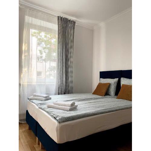 Lily Apart - Ideal for groups and families near train station