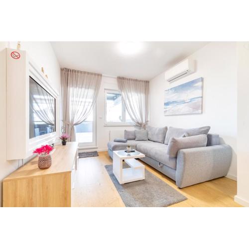 LILY apartment - Flexible SelfCheckins 48- Luxury- Extra big terrace with jacuzzi