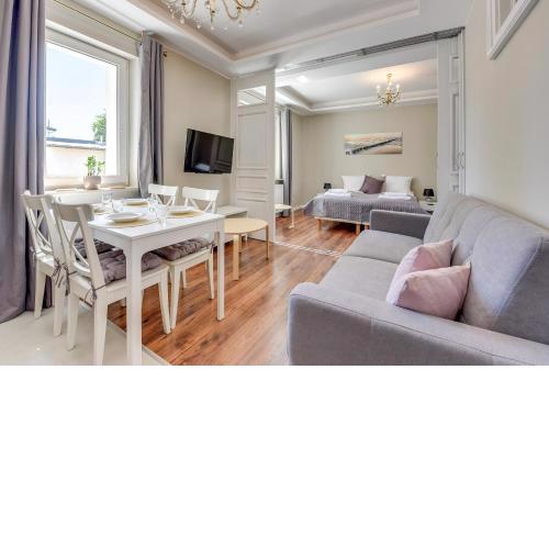 Lion Apartments - Costa Brava Studio