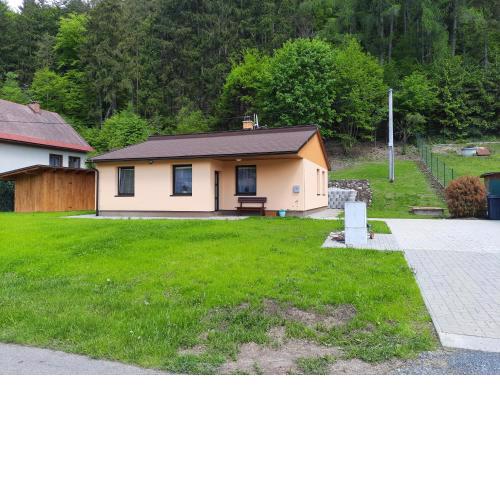 Líšný 105 celý nový dům se zahradou u Jizery a cyklo-stezky New house by Jizera river and bicycle path