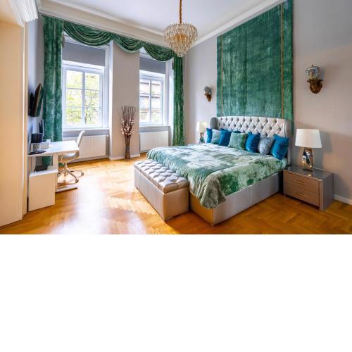 Liszt Ferenc old luxurious flat next to Synagogue