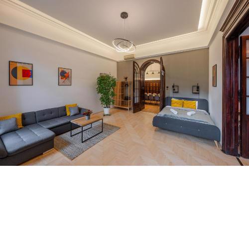 Liszt Modern Chic Apartment