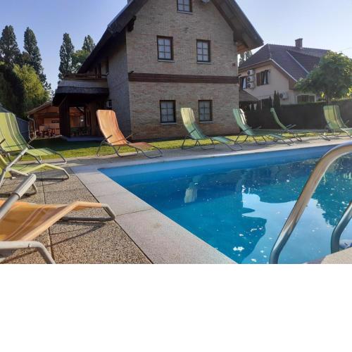 Lisztes Apartman (medencés, nádfedeles, Zamárdi)