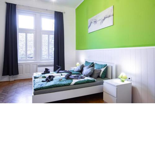 Live like a Local in an old Historic House