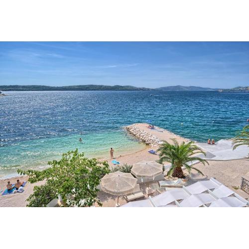 Livingstone Beach House