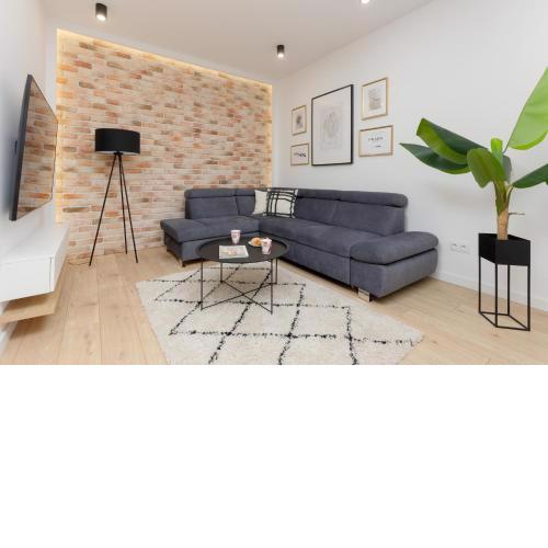 Loft Apartment with Parking in Warsaw by Noclegi Renters