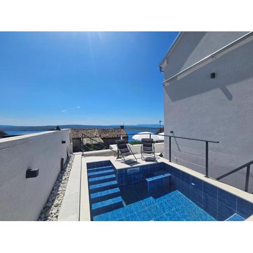LOKVICA Holiday house with pool