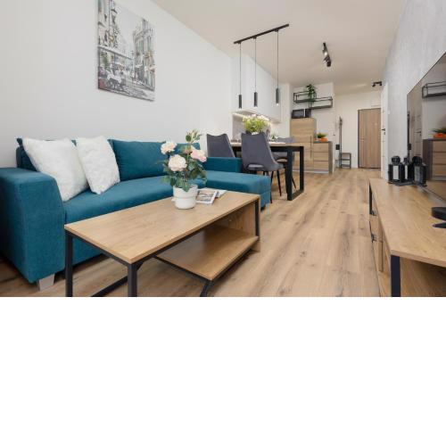 Łopuszańska Apartment with Balcony in Warsaw by Noclegi Renters