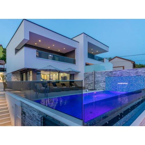 Lorena Stylish Sea View Villa