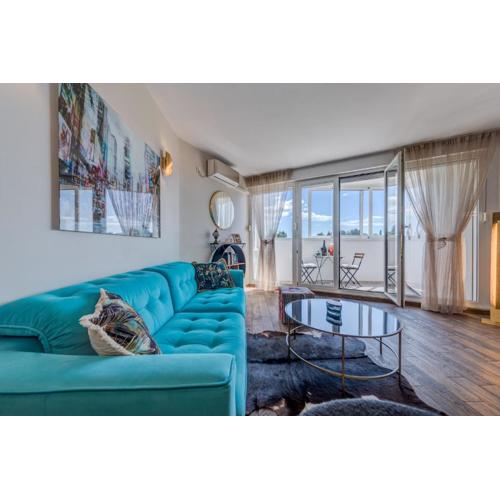 LORI APARTMENT